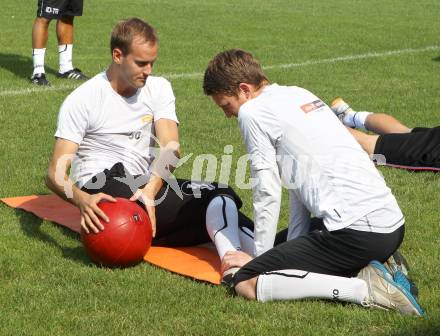 Fussball. Bundesliga. WAC. Training. Marco Knaller, Max Friesacher. Wolfsberg, 2.7.2012.
Foto: Kuess
---
pressefotos, pressefotografie, kuess, qs, qspictures, sport, bild, bilder, bilddatenbank