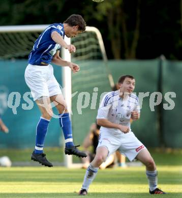 Fussball Testspiel. Treibach gegen RZ Pellets WAC. Philip Klaming, (Treibach), Christian Falk  (WAC). Treibach, 6.7.2012.
Foto: Kuess
---
pressefotos, pressefotografie, kuess, qs, qspictures, sport, bild, bilder, bilddatenbank