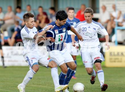 Fussball Testspiel. Treibach gegen RZ Pellets WAC.  Svetlozar Angelov, (Treibach), Jacobo (WAC). Treibach, 6.7.2012.
Foto: Kuess
---
pressefotos, pressefotografie, kuess, qs, qspictures, sport, bild, bilder, bilddatenbank