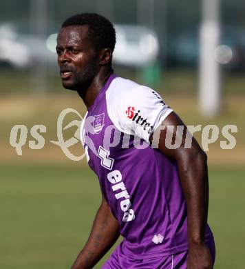 Fussball Testspiel. SK Austria Klagenfurt gegen Domzale. Thierry Fidjeu Tazemeta (Austria). Schiefling, am 8.7.2012.
Foto: Kuess
---
pressefotos, pressefotografie, kuess, qs, qspictures, sport, bild, bilder, bilddatenbank
