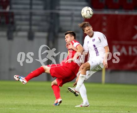 Fussball OEFB Cup. SK Austria Klagenfurt gegen SV Horn. Boris Huettenbrenner,  (Austria), Miroslav Milosevic (Horn). Klagenfurt, am 13.7.2012.
Foto: Kuess
---
pressefotos, pressefotografie, kuess, qs, qspictures, sport, bild, bilder, bilddatenbank