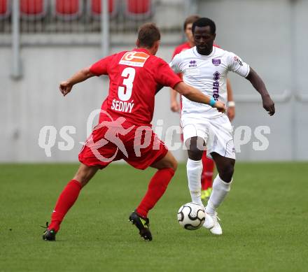 Fussball OEFB Cup. SK Austria Klagenfurt gegen SV Horn. Thierry Fidjeu Tazemeta (Austria), Peter Sedivy (Horn). Klagenfurt, am 13.7.2012.
Foto: Kuess
---
pressefotos, pressefotografie, kuess, qs, qspictures, sport, bild, bilder, bilddatenbank