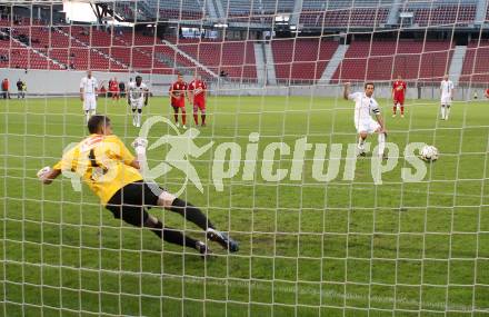 Fussball OEFB Cup. SK Austria Klagenfurt gegen SV Horn. Matthias Dollinger (Austria), Cican Stankovic (Horn). Klagenfurt, am 13.7.2012.
Foto: Kuess
---
pressefotos, pressefotografie, kuess, qs, qspictures, sport, bild, bilder, bilddatenbank