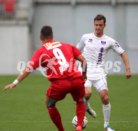 Fussball OEFB Cup. SK Austria Klagenfurt gegen SV Horn. Stefan Erkinger (Austria), Sandro Gotal (Horn). Klagenfurt, am 13.7.2012.
Foto: Kuess
---
pressefotos, pressefotografie, kuess, qs, qspictures, sport, bild, bilder, bilddatenbank