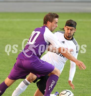 Fussball Testspiel. SK Austria Klagenfurt gegen Besiktas Istanbul. Grega Triplat (Austria), Berat Cetinkaya (Besiktas). Klagenfurt, am 16.7.2012.
Foto: Kuess
---
pressefotos, pressefotografie, kuess, qs, qspictures, sport, bild, bilder, bilddatenbank