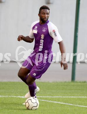 Fussball Testspiel. SK Austria Klagenfurt gegen Besiktas Istanbul. Christian Makanda Mpaka (Austria). Klagenfurt, am 16.7.2012.
Foto: Kuess
---
pressefotos, pressefotografie, kuess, qs, qspictures, sport, bild, bilder, bilddatenbank