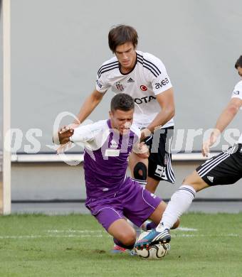 Fussball Testspiel. SK Austria Klagenfurt gegen Besiktas Istanbul. Salihu Lumbardh,  (Austria), Antinc Nukan (Besiktas). Klagenfurt, am 16.7.2012.
Foto: Kuess
---
pressefotos, pressefotografie, kuess, qs, qspictures, sport, bild, bilder, bilddatenbank