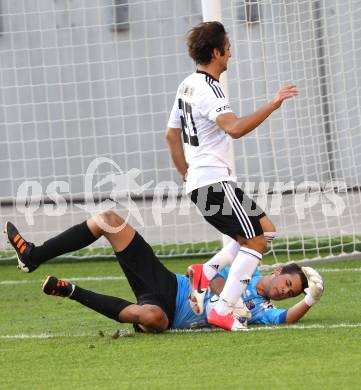 Fussball Testspiel. SK Austria Klagenfurt gegen Besiktas Istanbul. Florian Heindl (Austria), Kadir Ari (Besiktas). Klagenfurt, am 16.7.2012.
Foto: Kuess
---
pressefotos, pressefotografie, kuess, qs, qspictures, sport, bild, bilder, bilddatenbank