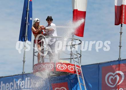 Beachvolleyball Grand Slam.  Wasser Marsch. Abkuehlung. Klagenfurt, 18.7.2012
Foto: Kuess

---
pressefotos, pressefotografie, kuess, qs, qspictures, sport, bild, bilder, bilddatenbank