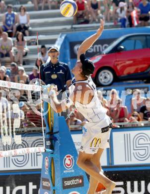 Beachvolleyball Grand Slam.  Michael Leeb (AUT). Klagenfurt, 18.7.2012
Foto: Kuess

---
pressefotos, pressefotografie, kuess, qs, qspictures, sport, bild, bilder, bilddatenbank