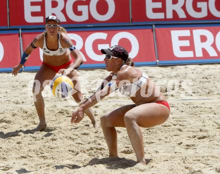 Beachvolleyball Grand Slam.  Sara Montagnolli, Barbara Hansel (AUT). Klagenfurt, 18.7.2012
Foto: Kuess

---
pressefotos, pressefotografie, kuess, qs, qspictures, sport, bild, bilder, bilddatenbank