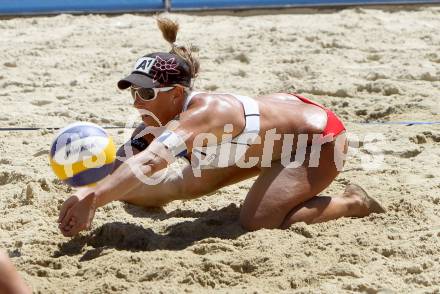 Beachvolleyball Grand Slam.  Sara Montagnolli (AUT). Klagenfurt, 18.7.2012
Foto: Kuess

---
pressefotos, pressefotografie, kuess, qs, qspictures, sport, bild, bilder, bilddatenbank