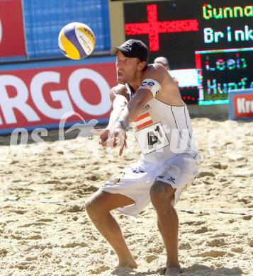 Beachvolleyball Grand Slam.  Michael Leeb, (AUT). Klagenfurt, 18.7.2012
Foto: Kuess

---
pressefotos, pressefotografie, kuess, qs, qspictures, sport, bild, bilder, bilddatenbank