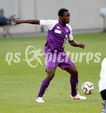 Fussball Testspiel. SK Austria Klagenfurt gegen Besiktas Istanbul. Thierry Fidjeu Tazemeta (Austria). Klagenfurt, am 16.7.2012.
Foto: Kuess
---
pressefotos, pressefotografie, kuess, qs, qspictures, sport, bild, bilder, bilddatenbank