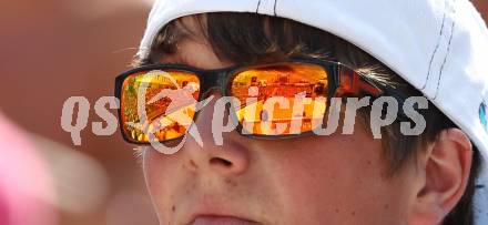 Beachvolleyball Grand Slam.  Feature. Center Court, Brille. Klagenfurt, 18.7.2012
Foto: Kuess

---
pressefotos, pressefotografie, kuess, qs, qspictures, sport, bild, bilder, bilddatenbank