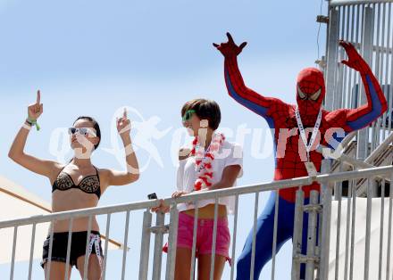 Beachvolleyball Grand Slam.  Fans, Spiderman. Klagenfurt, 19.7.2012
Foto: Kuess

---
pressefotos, pressefotografie, kuess, qs, qspictures, sport, bild, bilder, bilddatenbank