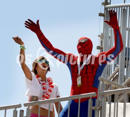 Beachvolleyball Grand Slam.  Fans, Spiderman. Klagenfurt, 19.7.2012
Foto: Kuess

---
pressefotos, pressefotografie, kuess, qs, qspictures, sport, bild, bilder, bilddatenbank