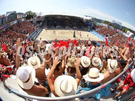 Beachvolleyball Grand Slam.  Fans. Die Welle. Klagenfurt, 19.7.2012
Foto: Kuess

---
pressefotos, pressefotografie, kuess, qs, qspictures, sport, bild, bilder, bilddatenbank