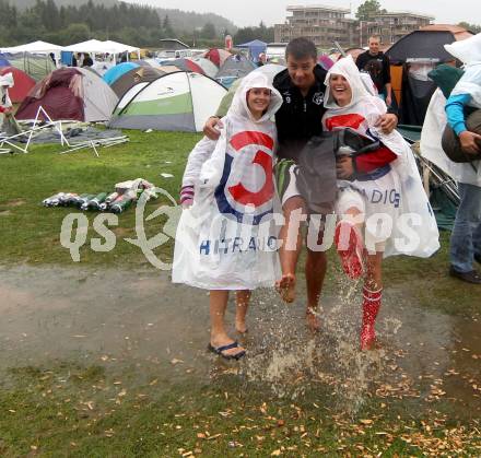 Beachvolleyball Grand Slam.  Fans am Campingplatz. Klagenfurt, 21.7.2012
Foto: Kuess

---
pressefotos, pressefotografie, kuess, qs, qspictures, sport, bild, bilder, bilddatenbank