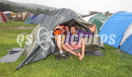 Beachvolleyball Grand Slam.  Fans am Campingplatz. Klagenfurt, 21.7.2012
Foto: Kuess

---
pressefotos, pressefotografie, kuess, qs, qspictures, sport, bild, bilder, bilddatenbank