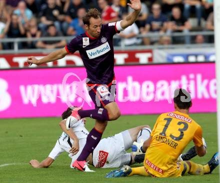 Fussball. Bundesliga. RZ Pellets WAC gegen FK Austria Wien. Christian Falk, (WAC), Manuel Ortlechner, Heinz Lindner  (Wien). Wolfsberg, 25.7.2012.
Foto: Kuess


---
pressefotos, pressefotografie, kuess, qs, qspictures, sport, bild, bilder, bilddatenbank