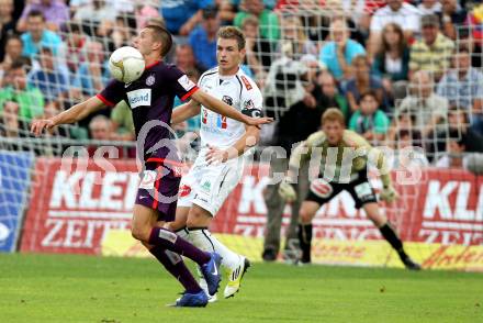 Fussball. Bundesliga. RZ Pellets WAC gegen FK Austria Wien. Michael Sollbauer,  (WAC), Alexander Gorgon (Wien). Wolfsberg, 25.7.2012.
Foto: Kuess


---
pressefotos, pressefotografie, kuess, qs, qspictures, sport, bild, bilder, bilddatenbank