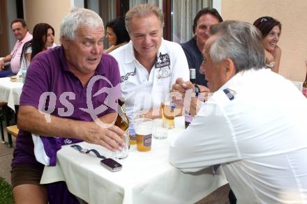 Fussball Regionalliga. Grillparty. SK Austria Klagenfurt. Fahnenschwinger Willi, Peter Svetits, Matthias Dollinger sen. Woelfnitz, am 28.7.2012.
Foto: Kuess
---
pressefotos, pressefotografie, kuess, qs, qspictures, sport, bild, bilder, bilddatenbank