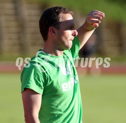 Fussball Freundschaftsspiel. Voelkermarkt gegen RZ Pellets WAC.  Trainer Kurt Stuck (Voelkermarkt). Voelkermarkt, am 31.7.2012.
Foto: Kuess

---
pressefotos, pressefotografie, kuess, qs, qspictures, sport, bild, bilder, bilddatenbank