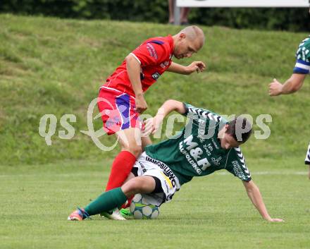 Fussball Regionalliga. Feldkirchen gegen SAK.  Kevin Vaschauner, (Feldkirchen), Christian Dlopst  (SAK). Feldkirchen, 3.8.2012.
Foto: Kuess
---
pressefotos, pressefotografie, kuess, qs, qspictures, sport, bild, bilder, bilddatenbank