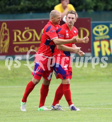 Fussball Regionalliga. Feldkirchen gegen SAK.  Torjubel Darijo Biscan, Christian Dlopst (SAK). Feldkirchen, 3.8.2012.
Foto: Kuess
---
pressefotos, pressefotografie, kuess, qs, qspictures, sport, bild, bilder, bilddatenbank