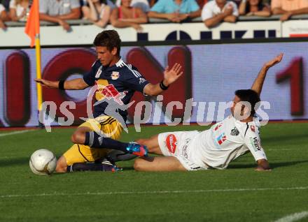 Fussball. Bundesliga. RZ Pellets WAC gegen FC Red Bull Salzburg. Ruben Rivera, (WAC), Franz Schiemer  (Salzburg). Wolfsberg, 4.8.2012.
Foto: Kuess

---
pressefotos, pressefotografie, kuess, qs, qspictures, sport, bild, bilder, bilddatenbank