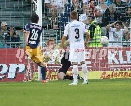 Fussball. Bundesliga. RZ Pellets WAC gegen FC Red Bull Salzburg. Christian Dobnik, Manuel Kerhe, (WAC), Soriano Casas Jonatan  (Salzburg). Wolfsberg, 4.8.2012.
Foto: Kuess

---
pressefotos, pressefotografie, kuess, qs, qspictures, sport, bild, bilder, bilddatenbank