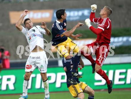 Fussball. Bundesliga. RZ Pellets WAC gegen FC Red Bull Salzburg. Ruben Rivera,  (WAC), Gonzalo Eulogio Zarate, Alexander Walke (Salzburg). Wolfsberg, 4.8.2012.
Foto: Kuess

---
pressefotos, pressefotografie, kuess, qs, qspictures, sport, bild, bilder, bilddatenbank