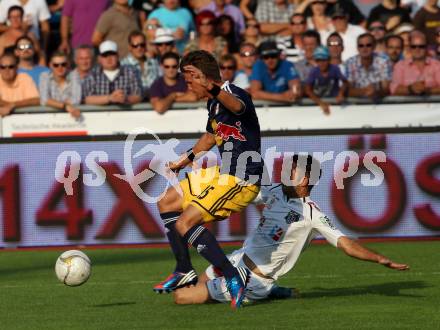 Fussball. Bundesliga. RZ Pellets WAC gegen FC Red Bull Salzburg. Ruben Rivera, (WAC), Franz Schiemer  (Salzburg). Wolfsberg, 4.8.2012.
Foto: Kuess

---
pressefotos, pressefotografie, kuess, qs, qspictures, sport, bild, bilder, bilddatenbank