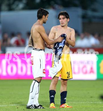 Fussball. Bundesliga. RZ Pellets WAC gegen FC Red Bull Salzburg. Leiberltausch zwischen Solano  (WAC), und Soriano Casas Jonatan (Salzburg). Wolfsberg, 4.8.2012.
Foto: Kuess

---
pressefotos, pressefotografie, kuess, qs, qspictures, sport, bild, bilder, bilddatenbank