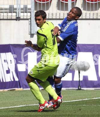 Fussball Testspiel. Schalke 04 gegen Udinese Calcio. Jefferson Farfan (Schalke 04), Danilo Larangeira (Udinese). Klagenfurt, am 5.8.2012.
Foto: Kuess
---
pressefotos, pressefotografie, kuess, qs, qspictures, sport, bild, bilder, bilddatenbank