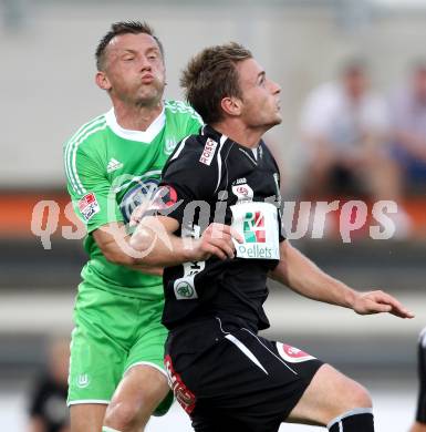 Fussball Testspiel. RZ Pellets WAC gegen VfL Wolfsburg. Michael Sollbauer,  (WAC), Ivica Olic (Wolfsburg). Wolfsberg, 7.8.2012.
Foto: Kuess
---
pressefotos, pressefotografie, kuess, qs, qspictures, sport, bild, bilder, bilddatenbank