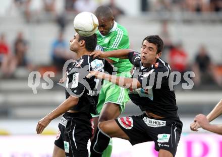 Fussball Testspiel. RZ Pellets WAC gegen VfL Wolfsburg. Nenad Jovanovic, Mihret Topcagic,  (WAC), Naldo (Wolfsburg). Wolfsberg, 7.8.2012.
Foto: Kuess
---
pressefotos, pressefotografie, kuess, qs, qspictures, sport, bild, bilder, bilddatenbank