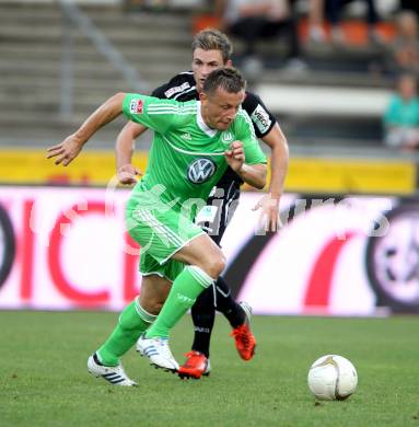 Fussball Testspiel. RZ Pellets WAC gegen VfL Wolfsburg. Michael Sollbauer, (WAC), Ivica Olic  (Wolfsburg). Wolfsberg, 7.8.2012.
Foto: Kuess
---
pressefotos, pressefotografie, kuess, qs, qspictures, sport, bild, bilder, bilddatenbank