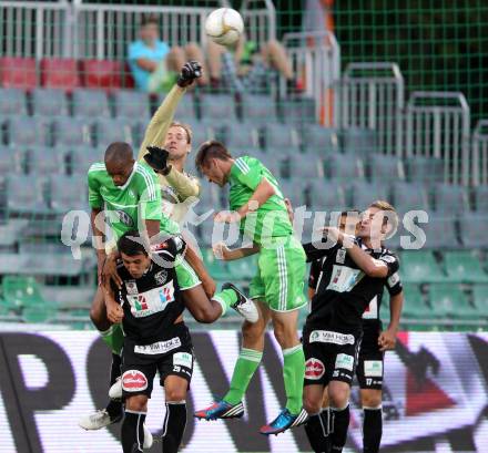 Fussball Testspiel. RZ Pellets WAC gegen VfL Wolfsburg. Marco Knaller, Mihret Topcagic, Michael Solbauer, (WAC),  Naldo (Wolfsburg). Wolfsberg, 7.8.2012.
Foto: Kuess
---
pressefotos, pressefotografie, kuess, qs, qspictures, sport, bild, bilder, bilddatenbank