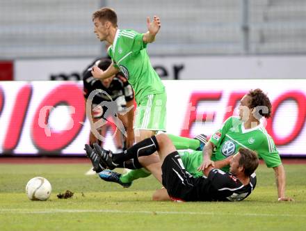 Fussball Testspiel. RZ Pellets WAC gegen VfL Wolfsburg. Gernot Messner, (WAC), Robin Knoche, Emanuel Pogatetz  (Wolfsburg). Wolfsberg, 7.8.2012.
Foto: Kuess
---
pressefotos, pressefotografie, kuess, qs, qspictures, sport, bild, bilder, bilddatenbank