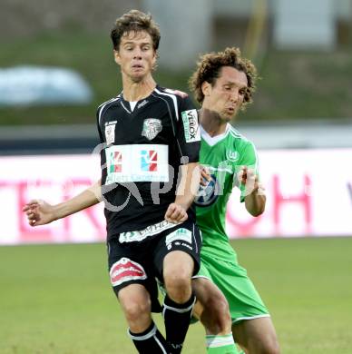 Fussball Testspiel. RZ Pellets WAC gegen VfL Wolfsburg. Christian Falk, (WAC), Emanuel Pogatetz  (Wolfsburg).. Wolfsberg, 7.8.2012.
Foto: Kuess
---
pressefotos, pressefotografie, kuess, qs, qspictures, sport, bild, bilder, bilddatenbank