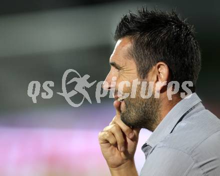 Fussball Testspiel. RZ Pellets WAC gegen VfL Wolfsburg. Trainer Nenad Bjelica (WAC). Wolfsberg, 7.8.2012.
Foto: Kuess
---
pressefotos, pressefotografie, kuess, qs, qspictures, sport, bild, bilder, bilddatenbank