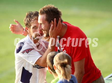 Fussball Regionalliga. SAK gegen VSV. Jubel Marjan Kropiunik, Florian Oberrisser (SAK). Klagenfurt, 9.8.2012.
Foto: Kuess
---
pressefotos, pressefotografie, kuess, qs, qspictures, sport, bild, bilder, bilddatenbank