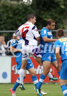 Fussball Regionalliga. SAK gegen VSV. Patrick Lausegger,  (SAK), Marco Reich (VSV). Klagenfurt, 9.8.2012.
Foto: Kuess
---
pressefotos, pressefotografie, kuess, qs, qspictures, sport, bild, bilder, bilddatenbank