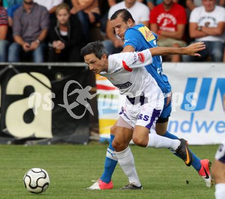 Fussball Regionalliga. SAK gegen VSV. Thomas Riedl,  (SAK), Okatan Emre (VSV). Klagenfurt, 9.8.2012.
Foto: Kuess
---
pressefotos, pressefotografie, kuess, qs, qspictures, sport, bild, bilder, bilddatenbank