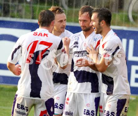 Fussball Regionalliga. SAK gegen VSV. Torjubel Darijo Biscan, Marjan Kropiunik, Murat Veliu (SAK). Klagenfurt, 9.8.2012.
Foto: Kuess
---
pressefotos, pressefotografie, kuess, qs, qspictures, sport, bild, bilder, bilddatenbank