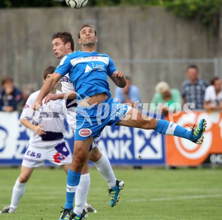 Fussball Regionalliga. SAK gegen VSV. Patrick Lausegger,  (SAK), Marco Reich (VSV). Klagenfurt, 9.8.2012.
Foto: Kuess
---
pressefotos, pressefotografie, kuess, qs, qspictures, sport, bild, bilder, bilddatenbank