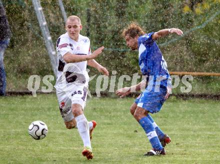 Fussball Regionalliga. SAK gegen VSV. Christian Dlopst,  (SAK), Michael Kirisits (VSV). Klagenfurt, 9.8.2012.
Foto: Kuess
---
pressefotos, pressefotografie, kuess, qs, qspictures, sport, bild, bilder, bilddatenbank