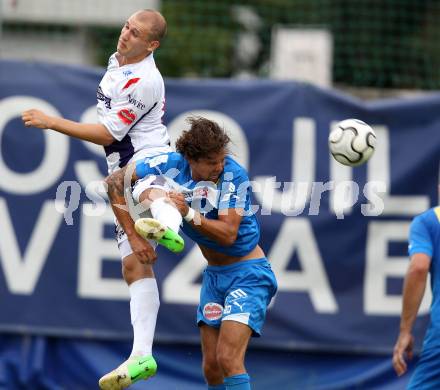 Fussball Regionalliga. SAK gegen VSV. Christian Dlopst,  (SAK), Michael Kirisits (VSV). Klagenfurt, 9.8.2012.
Foto: Kuess
---
pressefotos, pressefotografie, kuess, qs, qspictures, sport, bild, bilder, bilddatenbank